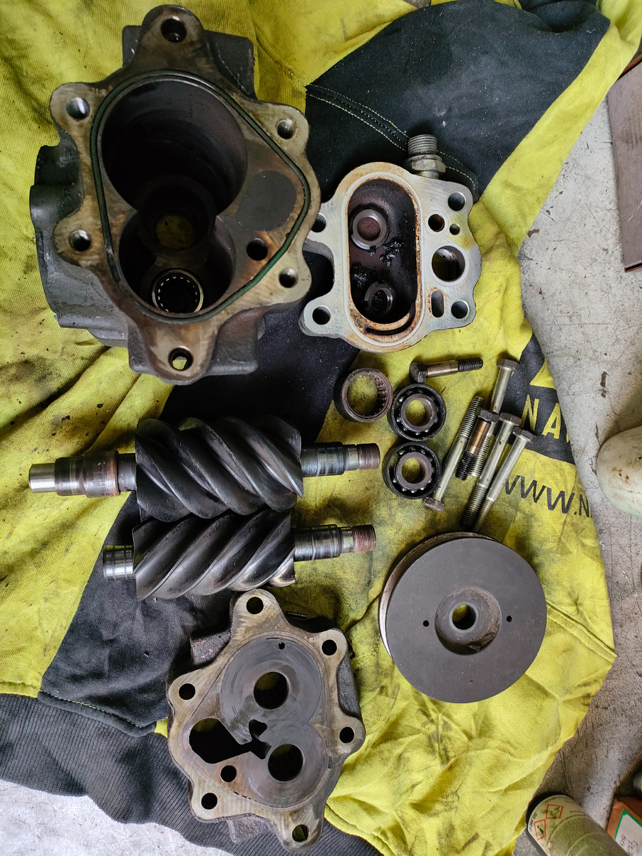 Перегрев компрессора из-за технической неисправности.