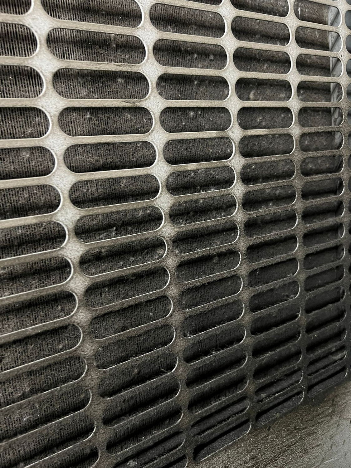 Перегрев компрессора из-за технической неисправности.